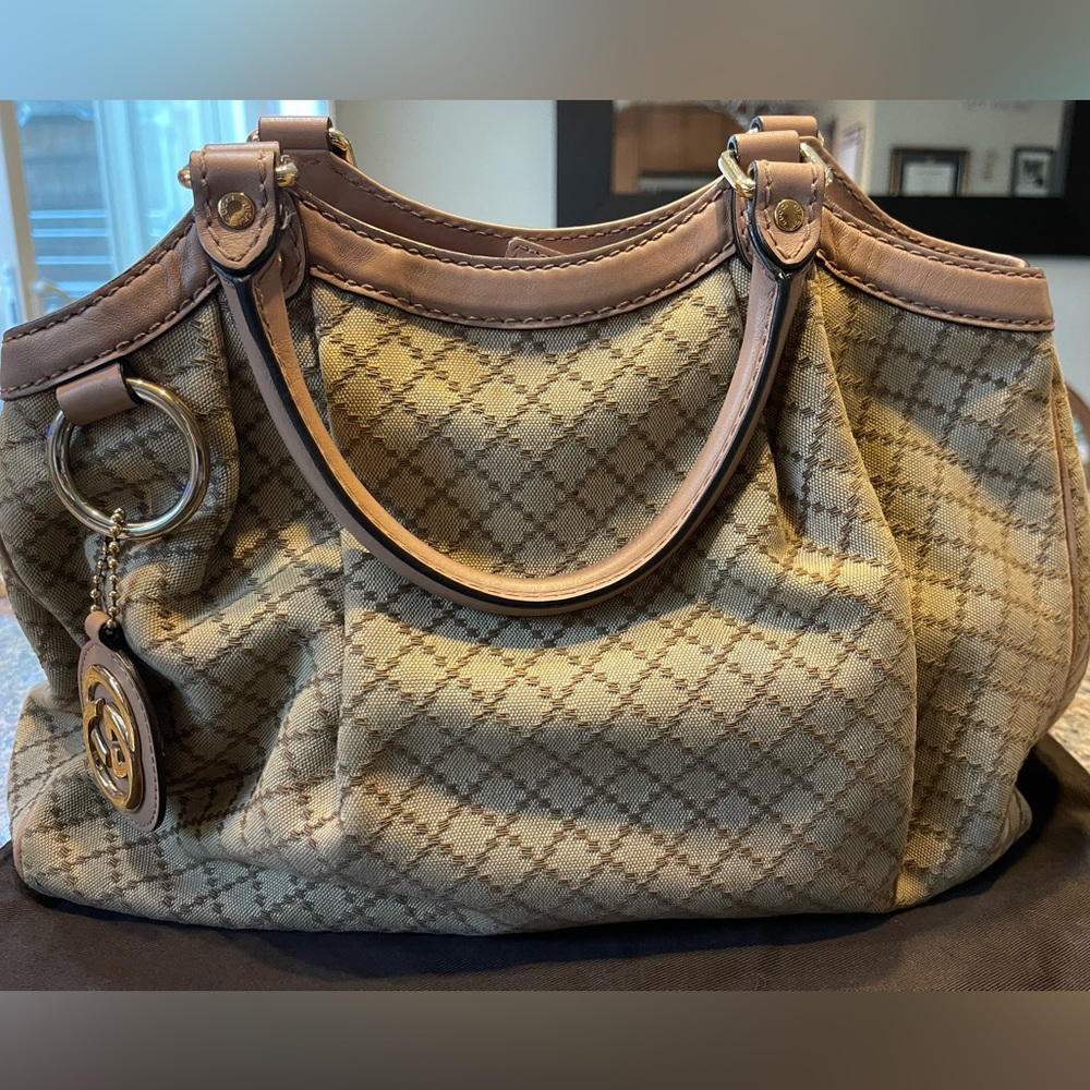 Gucci purse and matching wallet
